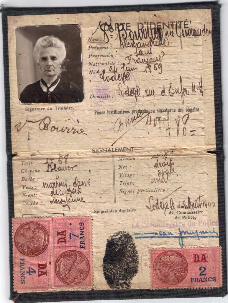 Sa carte d'identité en 1945