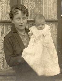 Guth Germaine 1917 et son fils Maurice