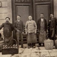 Hirson (Aisne) CPA le personnel de la distillerie