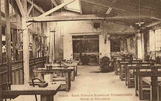 Hirson (Aisne) CPA l'école, atelier de menuiserie