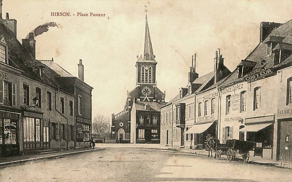 Hirson (Aisne) CPA l'église et la Place Pasteur