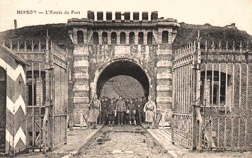 Hirson (Aisne) CPA l'entrée du fort Dubois