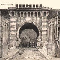 Hirson (Aisne) CPA l'entrée du fort Dubois