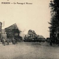 Hirson (Aisne) CPA le passage à niveau