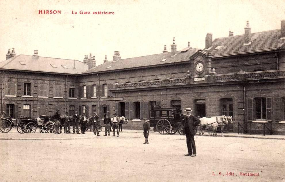 Hirson (Aisne) CPA la gare en 1945