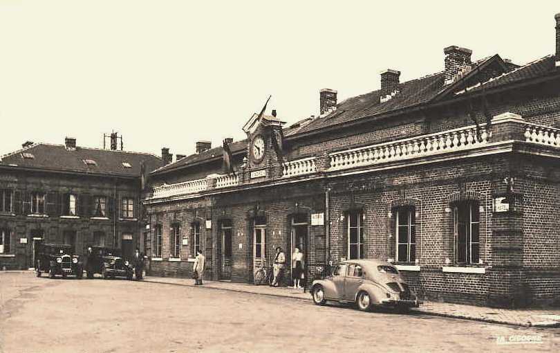 Hirson (Aisne) CPA la gare en 1947