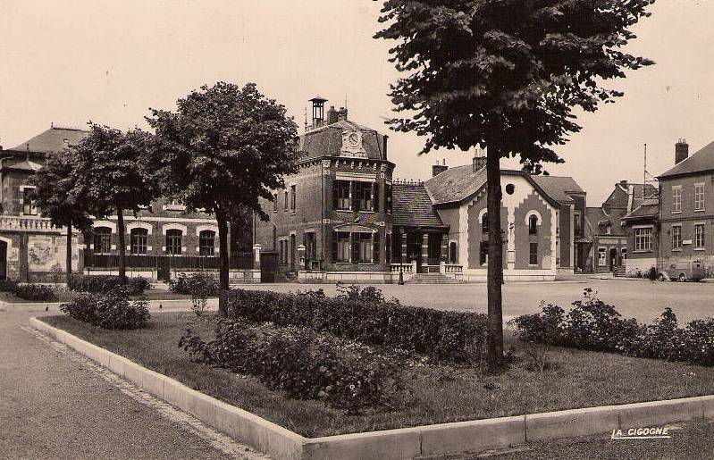 Hirson (Aisne) CPA l'hôtel de ville