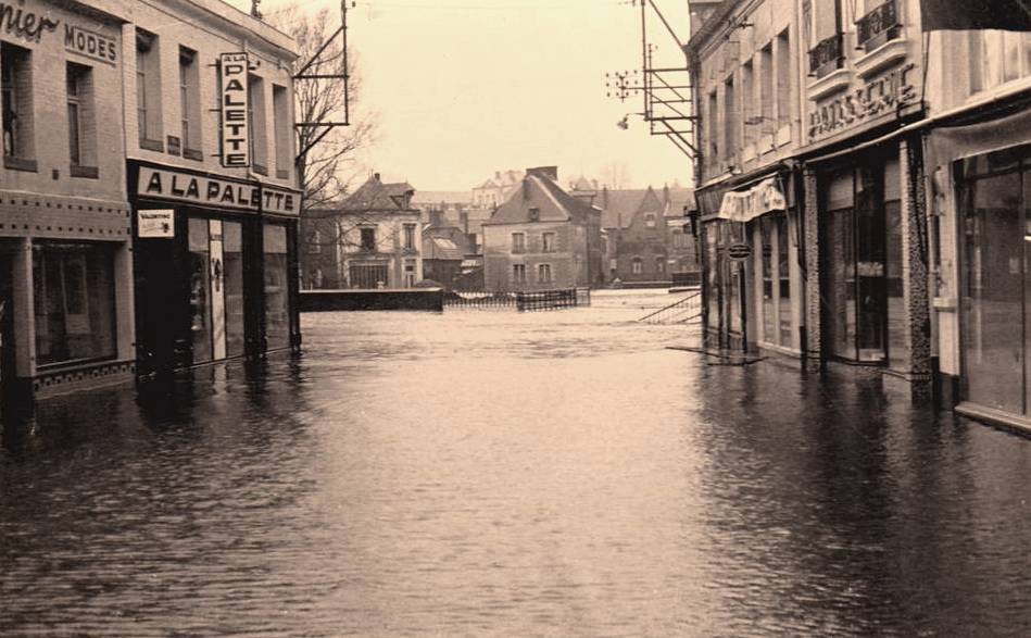 Hirson (Aisne) CPA les inondations en 1956