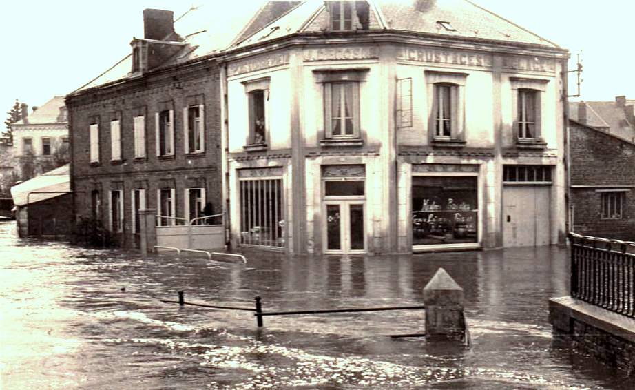 Hirson (Aisne) CPA les inondations en 1956