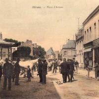 Hirson (Aisne) CPA la Place d'armes marché aux bestiaux