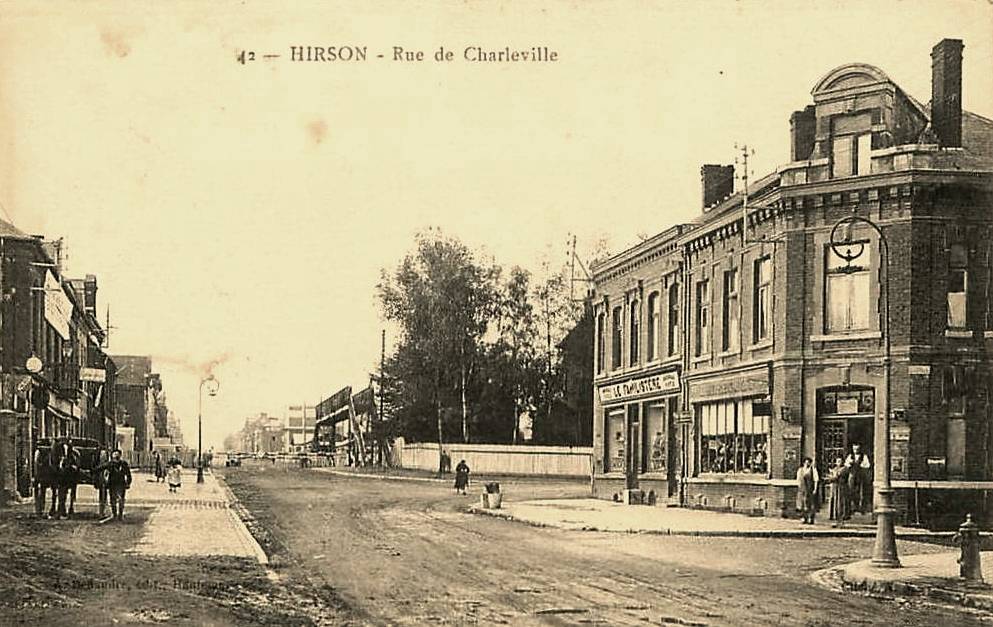 Hirson (Aisne) CPA la rue de Charleville