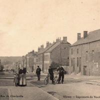 Hirson (Aisne) CPA la rue de Charleville