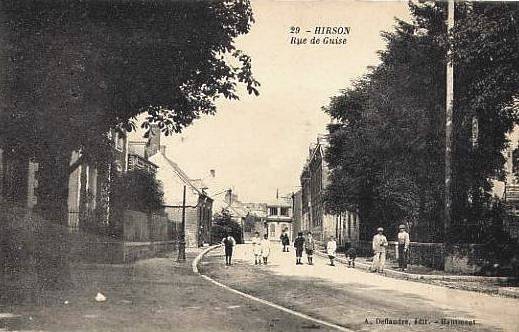 Hirson (Aisne) CPA la rue de Guise