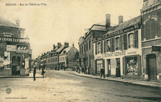 Hirson (Aisne) CPA la rue de l'hôtel de ville