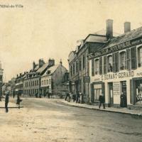 Hirson (Aisne) CPA la rue de l'hôtel de ville