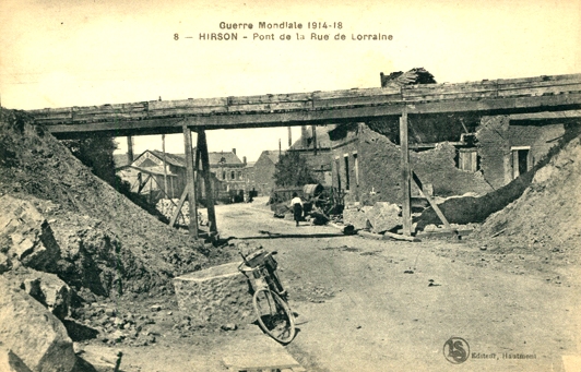 Hirson (Aisne) CPA le viaduc et la rue de lorraine en 1914