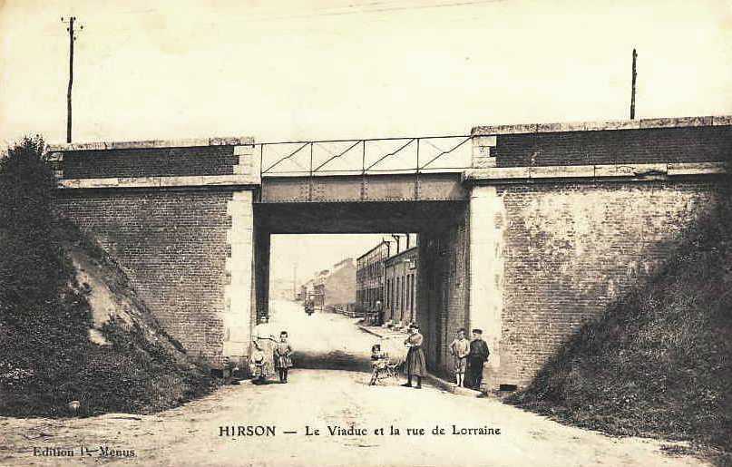 Hirson (Aisne) CPA le viaduc et la rue de Lorraine