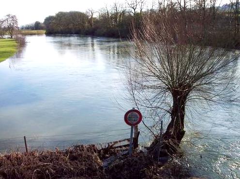 Inor (Meuse) La Meuse en crue