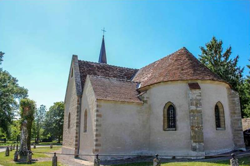 Isenay (Nièvre) L'église Sainte-Marie-Madeleine