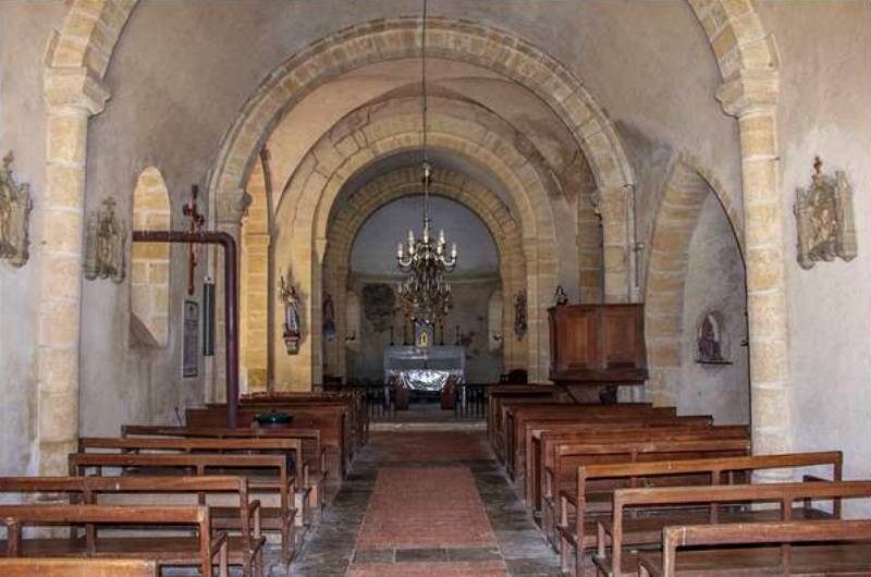 Isenay (Nièvre) L'église Sainte-Marie-Madeleine