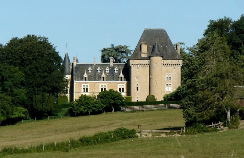 Isenay (Nièvre) Le château du Tremblay