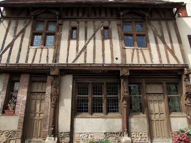 Joigny (89) La maison de l'Ave Maria