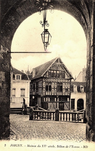 Joigny (89) La maison du Bailli CPA