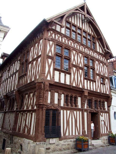 Joigny (89) La maison du Bailli