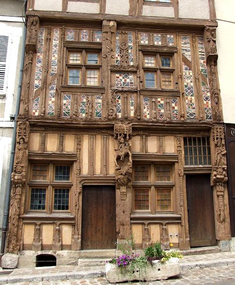 Joigny (89) La maison du Pilori