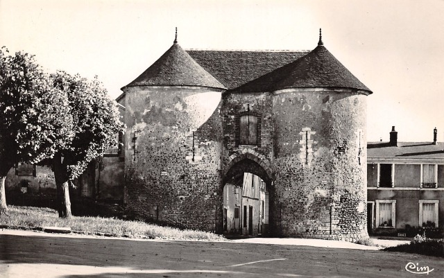 Joigny (89) La Porte du Bois CPA