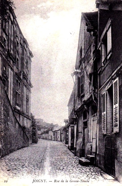 Joigny (89) La rue de la grosse tombe CPA