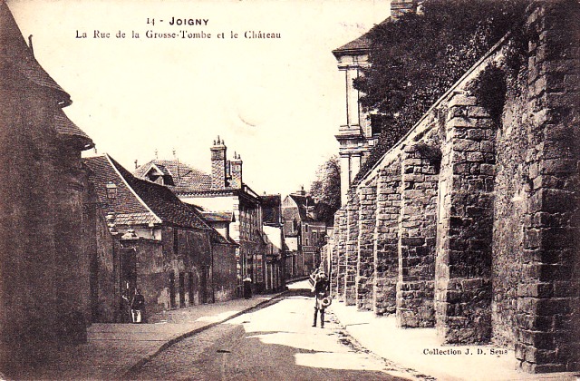 Joigny (89) La rue de la grosse tombe CPA