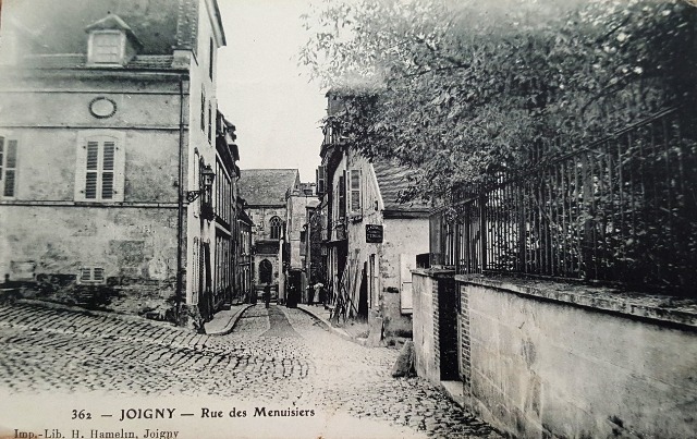 Joigny (89) La rue des Menuisiers CPA