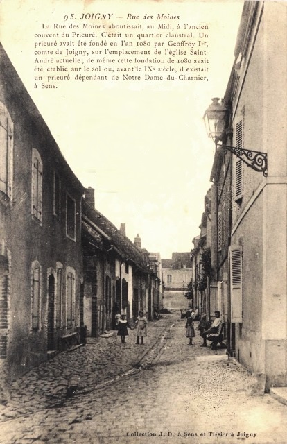 Joigny (89) La rue des Moines CPA