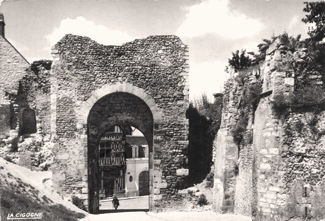 Joigny (89) Les ruines du château CPA