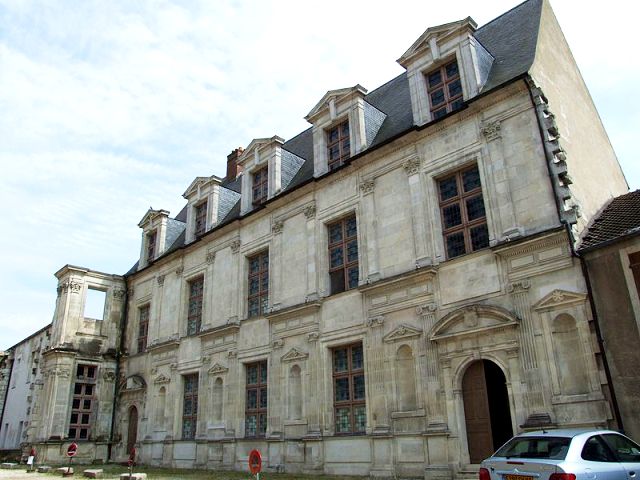 Joigny (89) Le château des Gondi