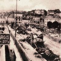 Joigny (89) Le pont bombardé en 1940 CPA