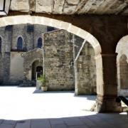 Dans le village