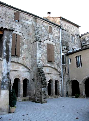 L' abbaye Saint-Pierre-aux-Liens