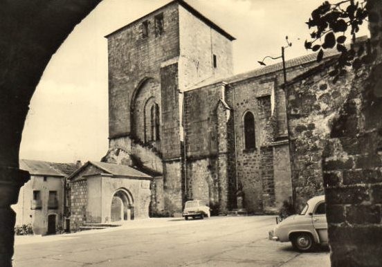 L' église et la Place du Pradel, cpa