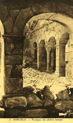 Joncels (Hérault) L'entrée du cloître CPA
