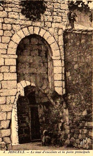Joncels (Hérault) La porte d'entrée de l'enceinte