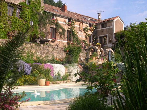 Joncels (Hérault) La villa Issiates