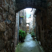Dans le village