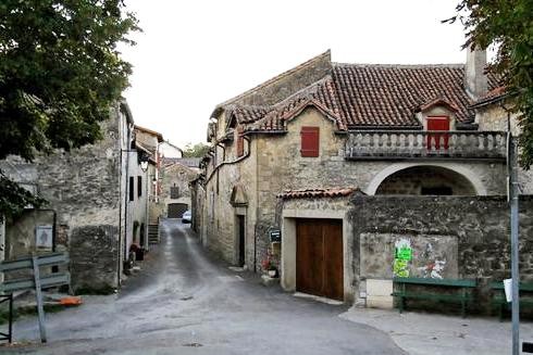 La bastide pradines aveyron la rue pincipale