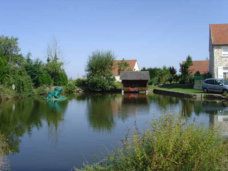 La Chapelle-sur-Chézy (Aisne) Lavoir