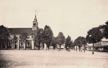 La garenne colombes 92 l eglise saint urbain et le marche a droite cpa