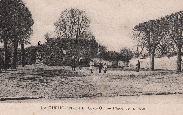 La queue en brie val de marne la place de la tour cpa