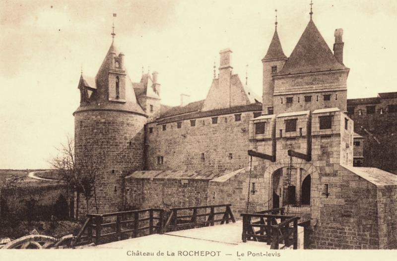La Rochepot (Côte d'Or) Le château, pont-levis CPA