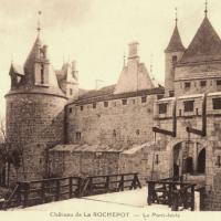 Le château, pont-levis CPA